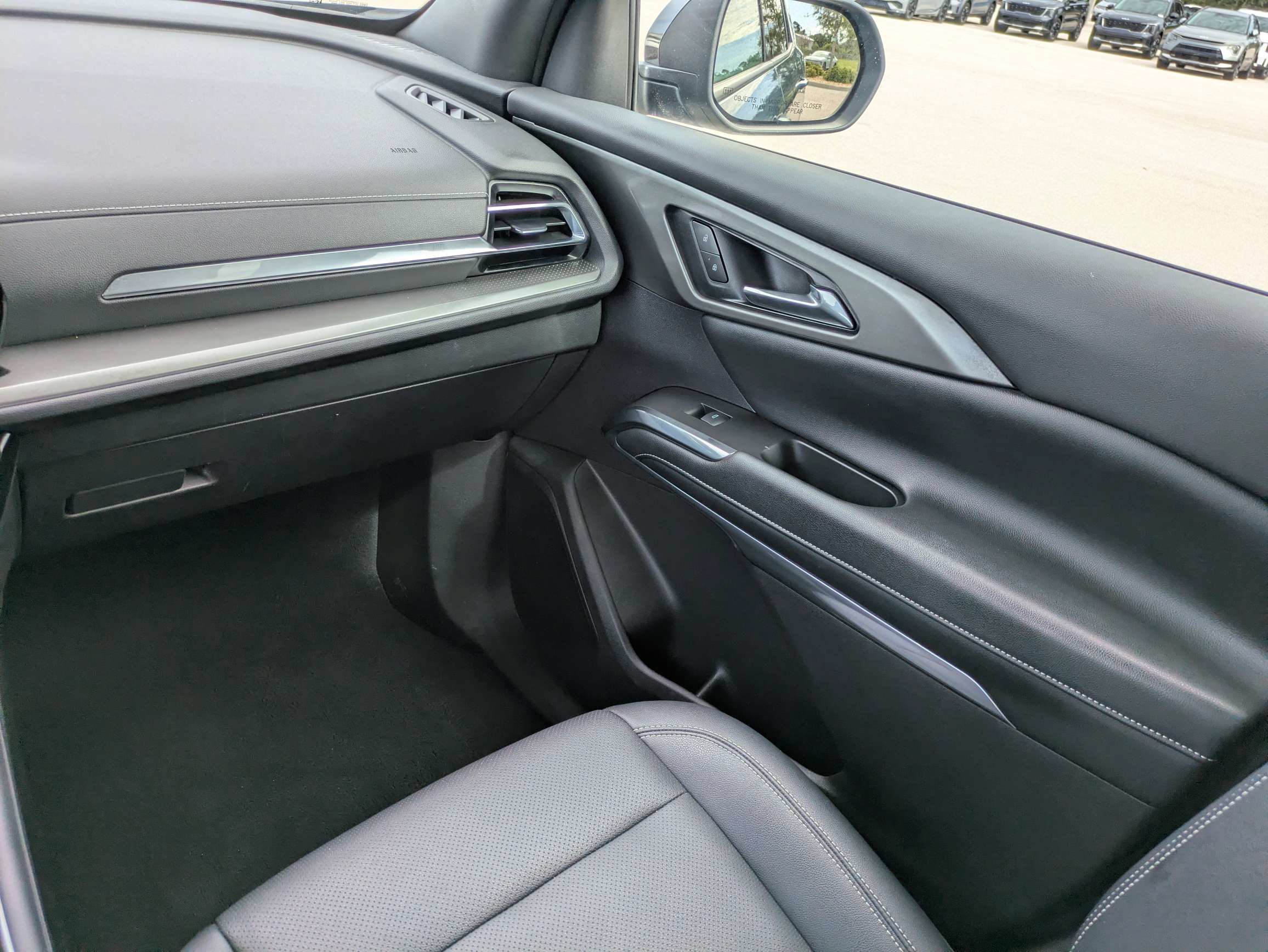 Used 2025 Chevrolet Traverse LT FWD image 16