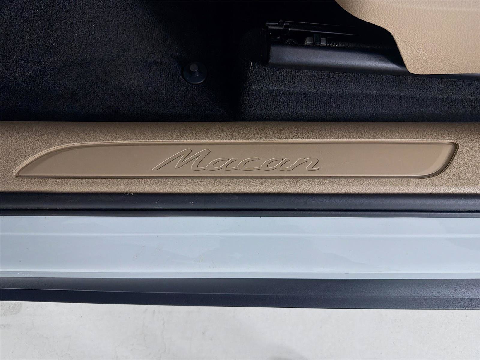 Certified 2026 Porsche Macan Turbo AWD/4WD image 10
