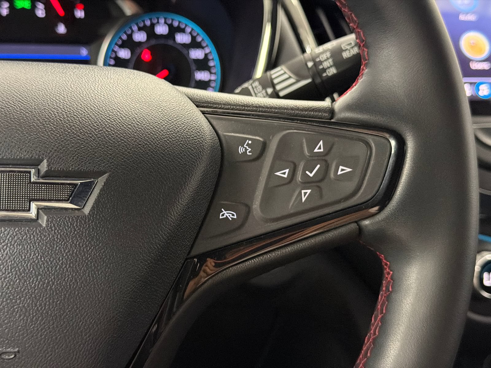 Used 2023 Chevrolet Equinox RS FWD image 22