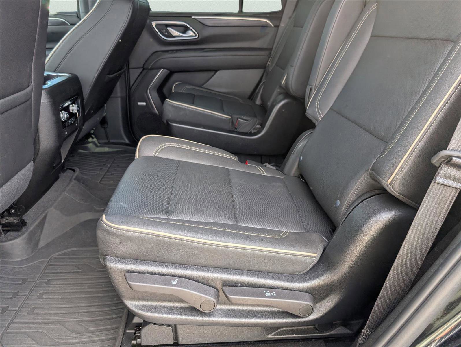 Used 2023 GMC Yukon SLT RWD image 31