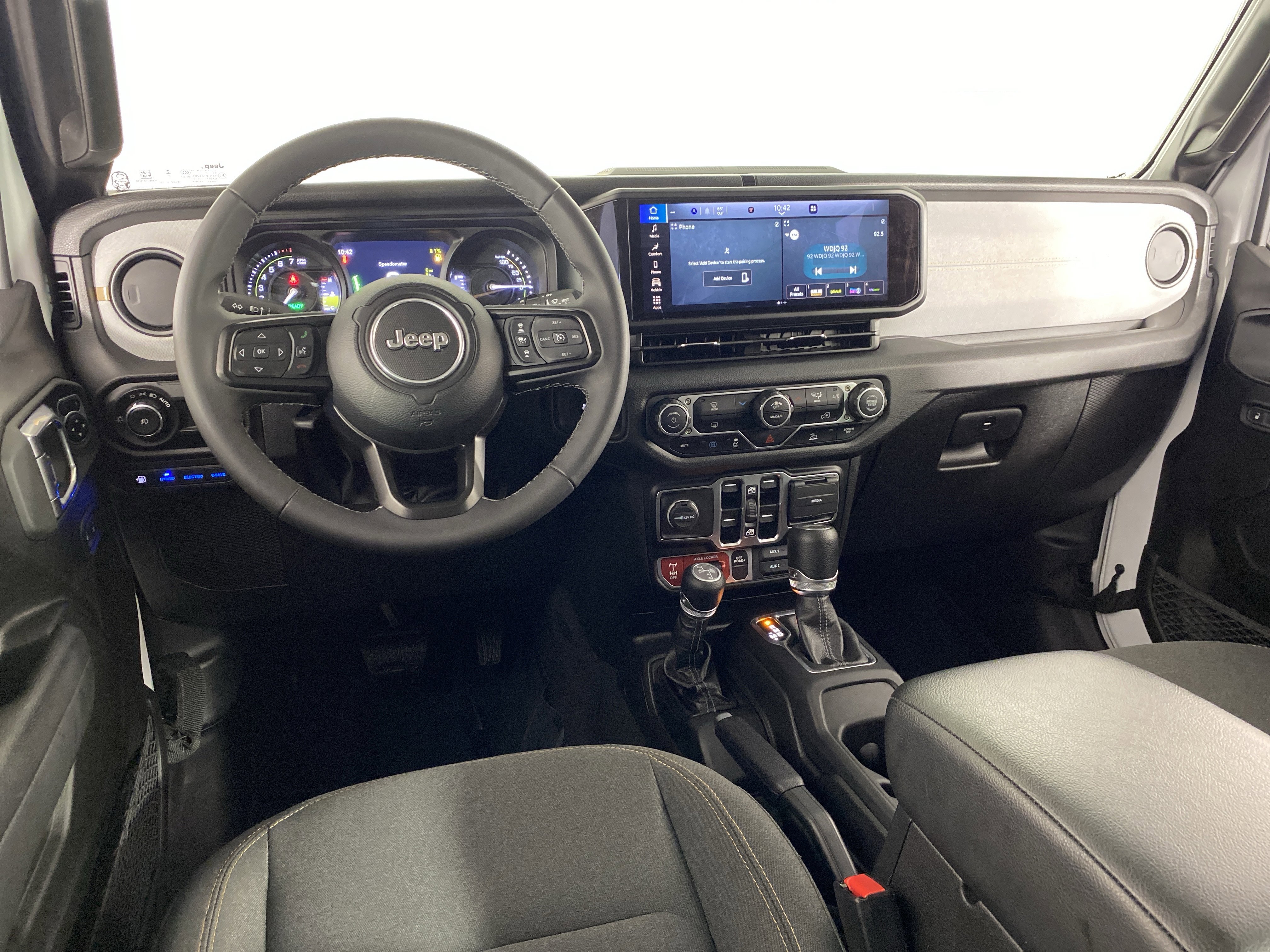 Used 2025 Jeep Wrangler Willys AWD/4WD image 34