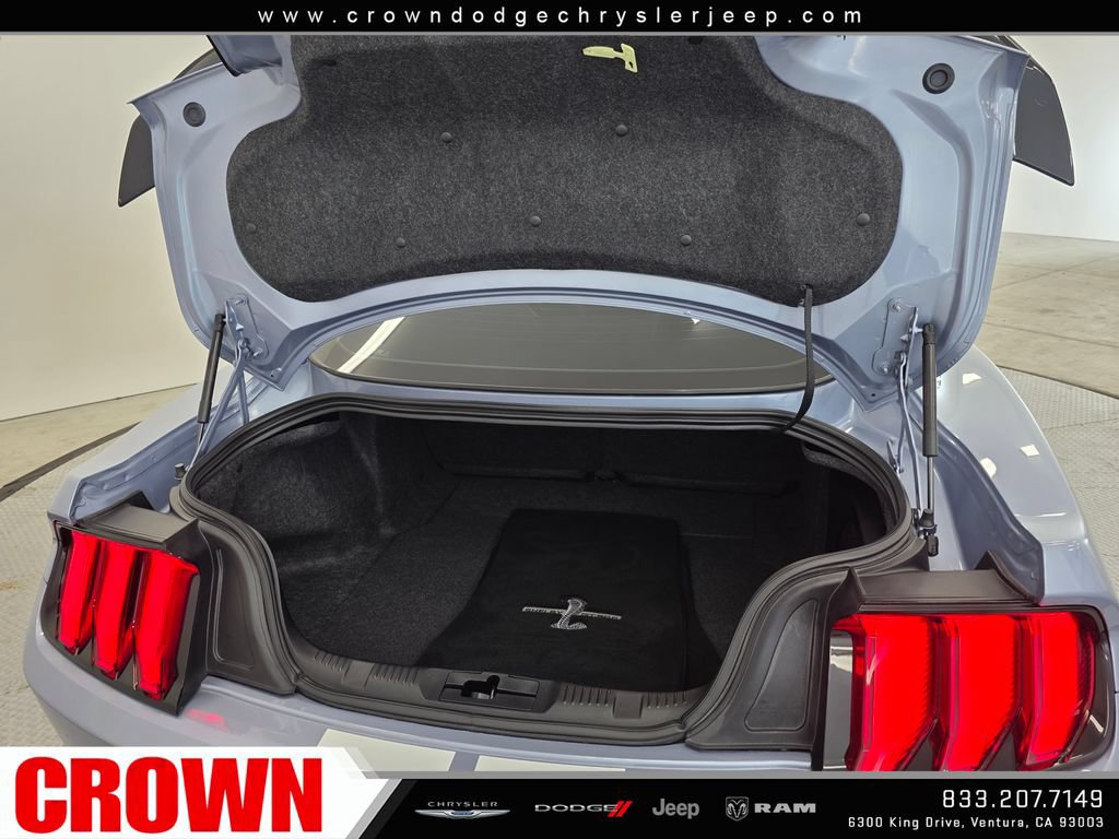 Used 2022 Ford Mustang Shelby GT500 w/ Technology Package RWD image 22