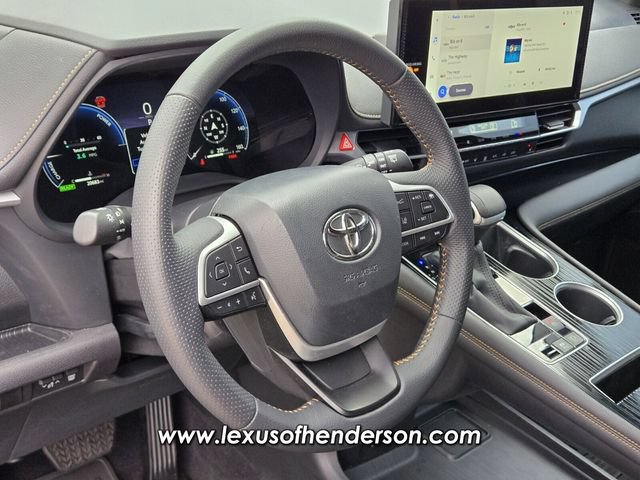 Used 2025 Toyota Sienna XLE Woodland Edition AWD/4WD image 22