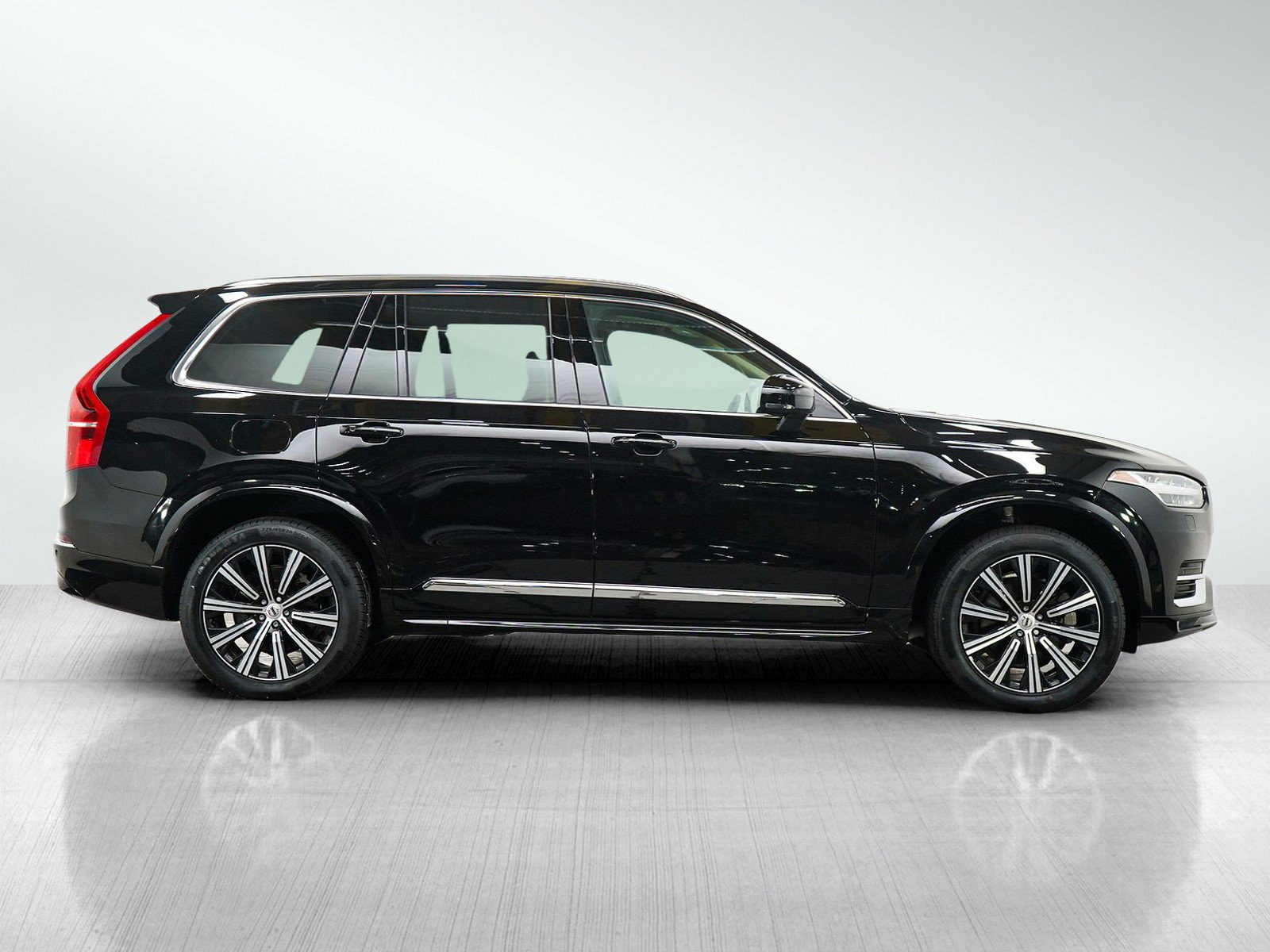 Used 2024 Volvo XC90 B6 Core w/ Protection Package Premier AWD/4WD image 6