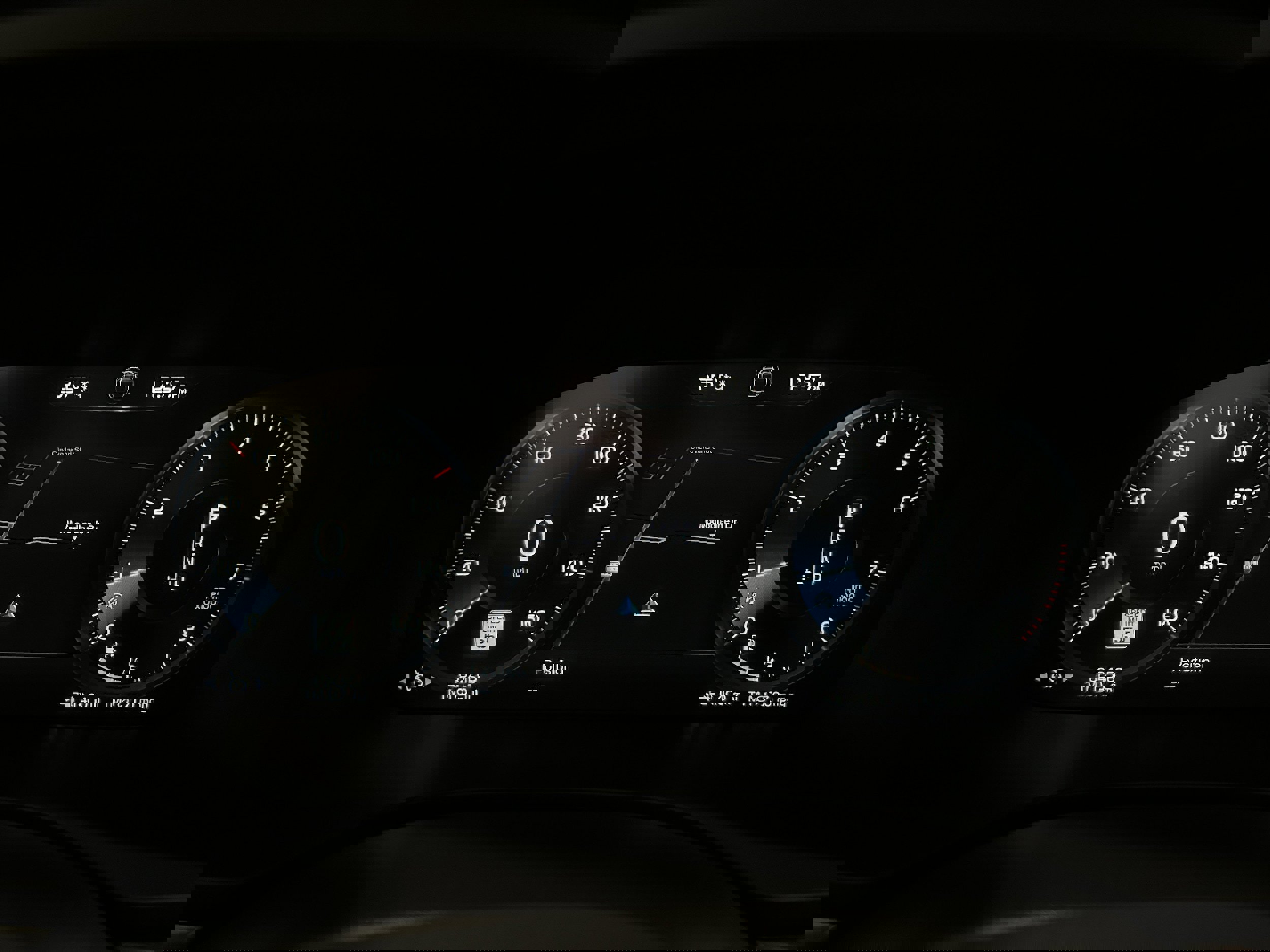 Used 2021 Volvo XC60 T5 Momentum w/ Premium Package image 14