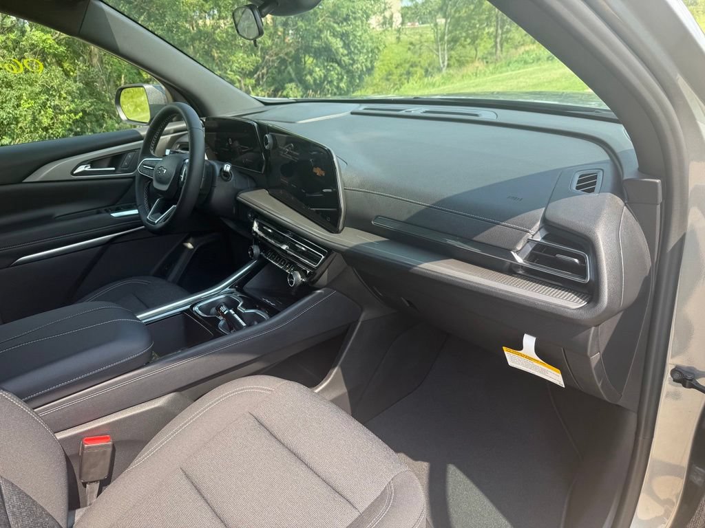 New 2026 Chevrolet Traverse LT w/ Midnight/Sport Edition FWD image 25