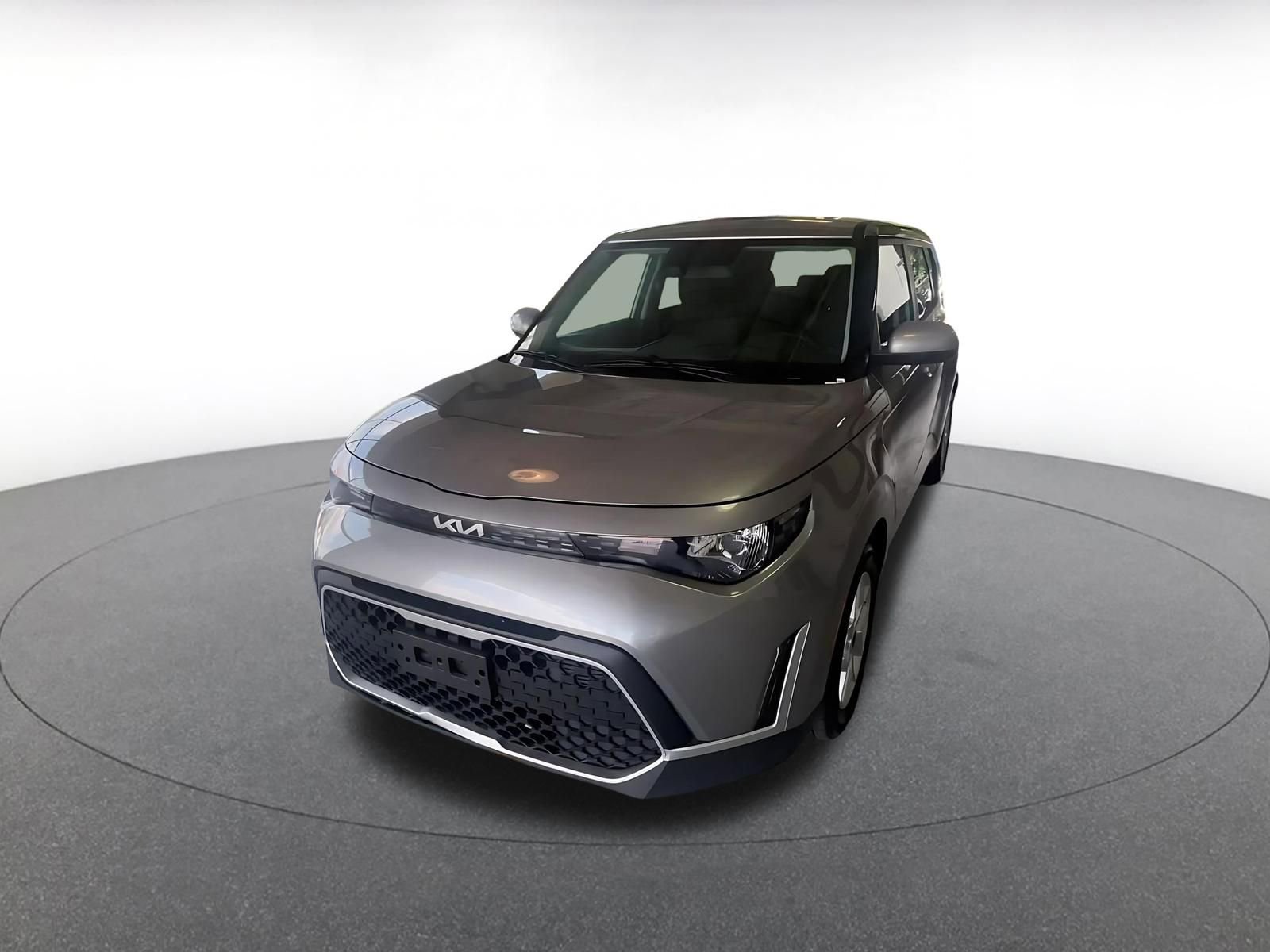 Used 2025 Kia Soul LX w/ LX Technology Package FWD image 8