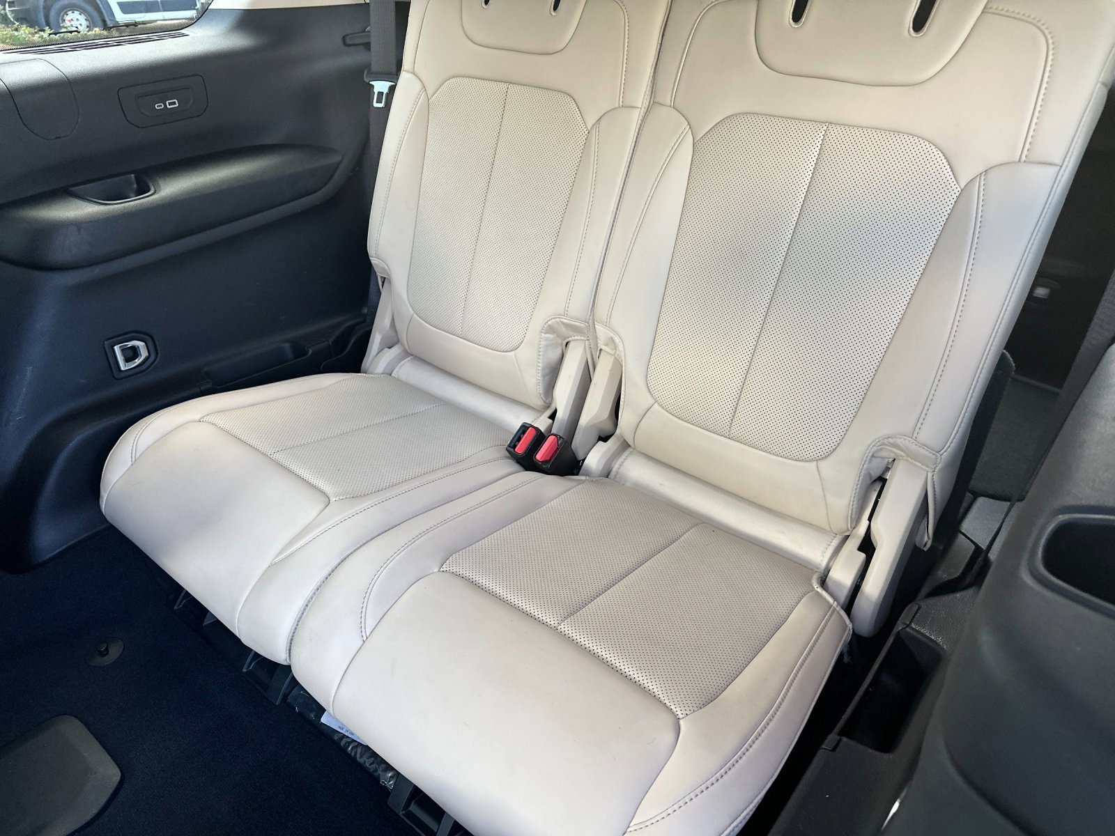 Used 2022 Jeep Grand Cherokee L Limited w/ Luxury Tech Group II image 15