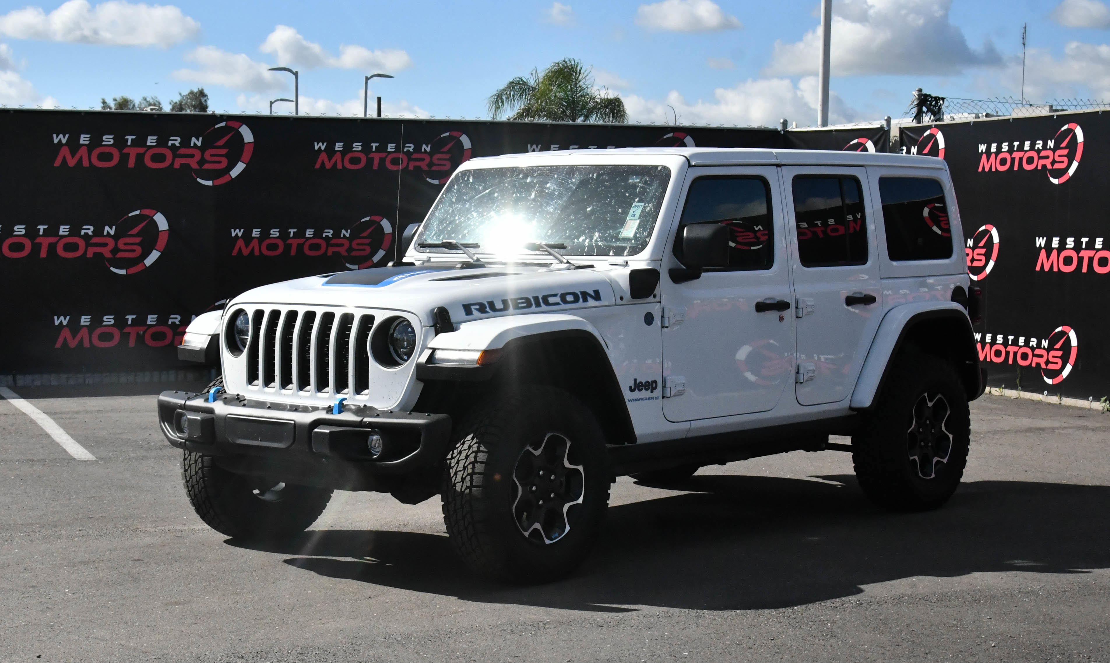 Used 2023 Jeep Wrangler Unlimited Rubicon 4xe w/ Steel Bumper Group image 3