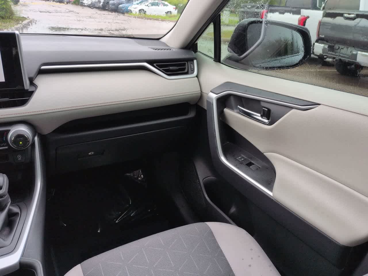 Used 2025 Toyota RAV4 XLE w/ Convenience Package FWD image 16