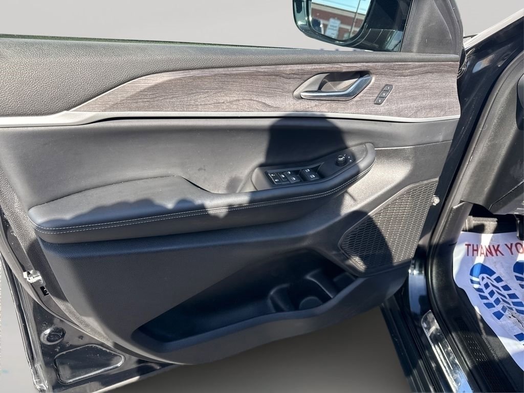 Used 2024 Jeep Grand Cherokee Limited w/ Black Appearance Package image 31