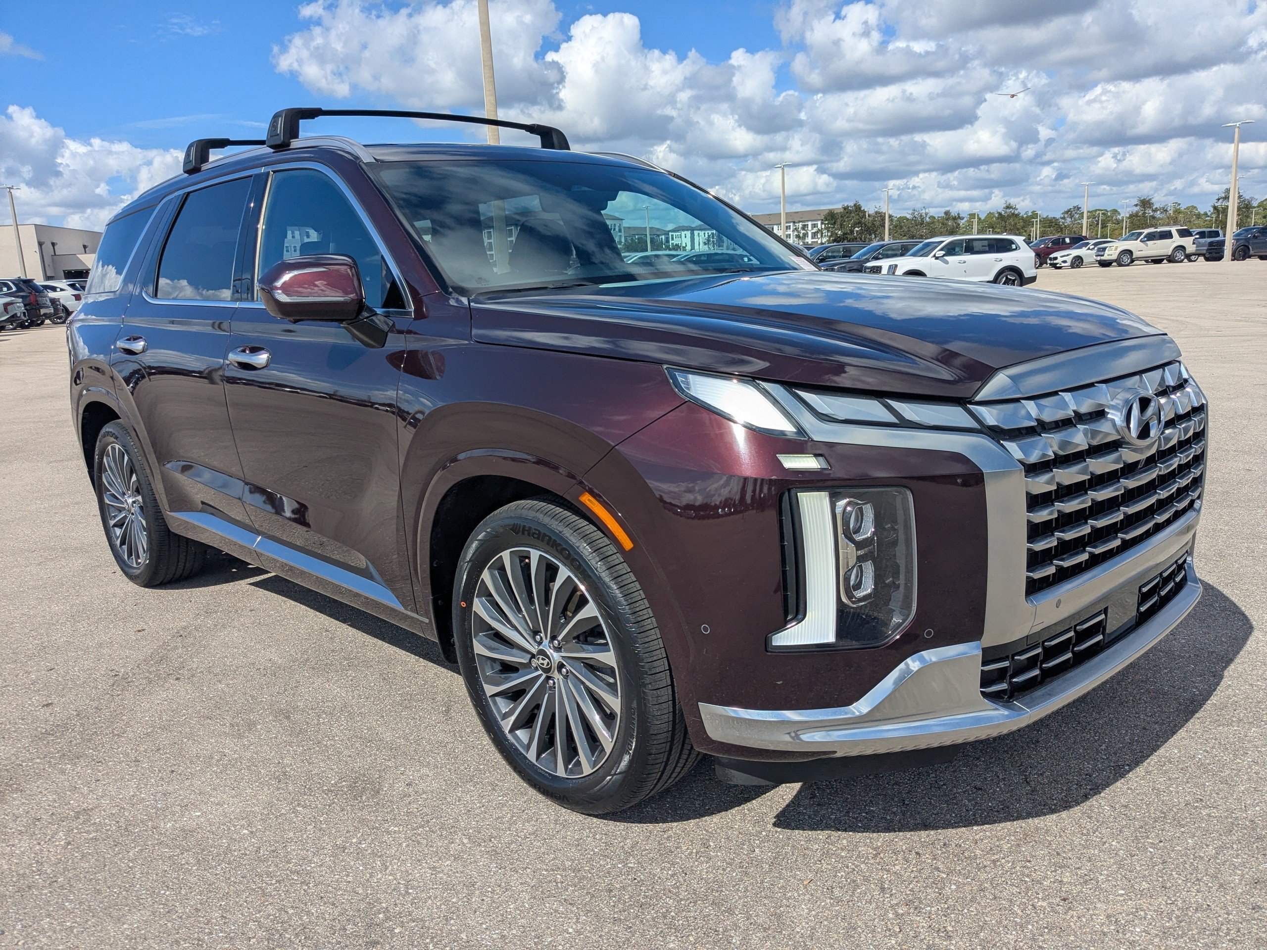 Used 2023 Hyundai Palisade Calligraphy image 2