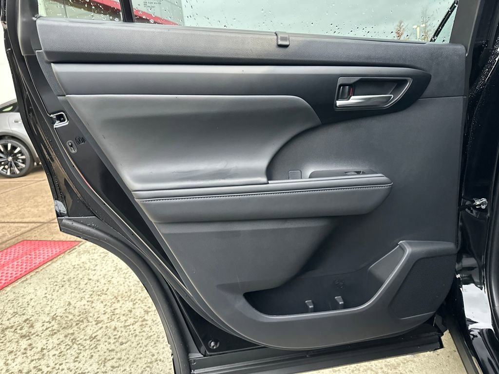 New 2025 Toyota Highlander XSE image 13
