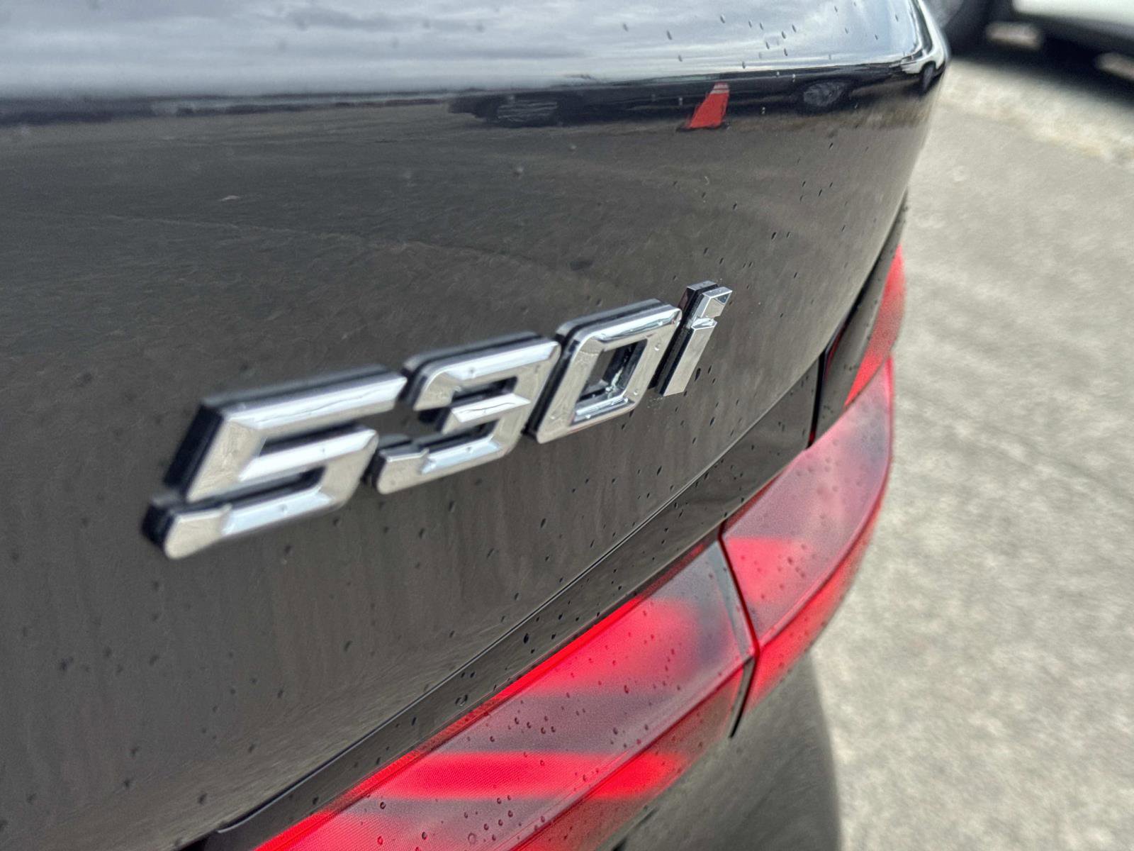 Used 2022 BMW 530i xDrive w/ Premium Package image 9