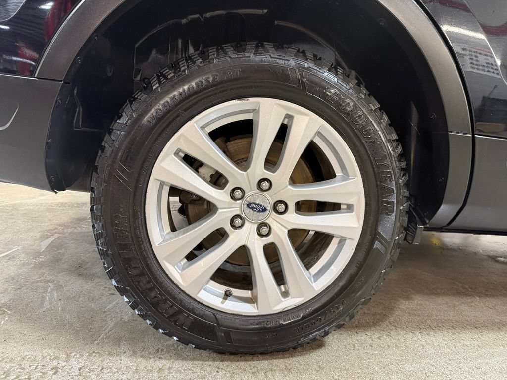 Used 2018 Ford Explorer XLT w/ Equipment Group 202A AWD/4WD image 41