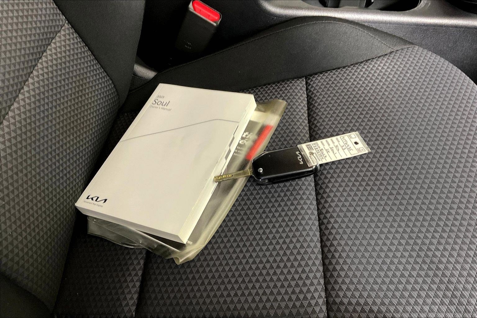 Used 2023 Kia Soul LX FWD image 33