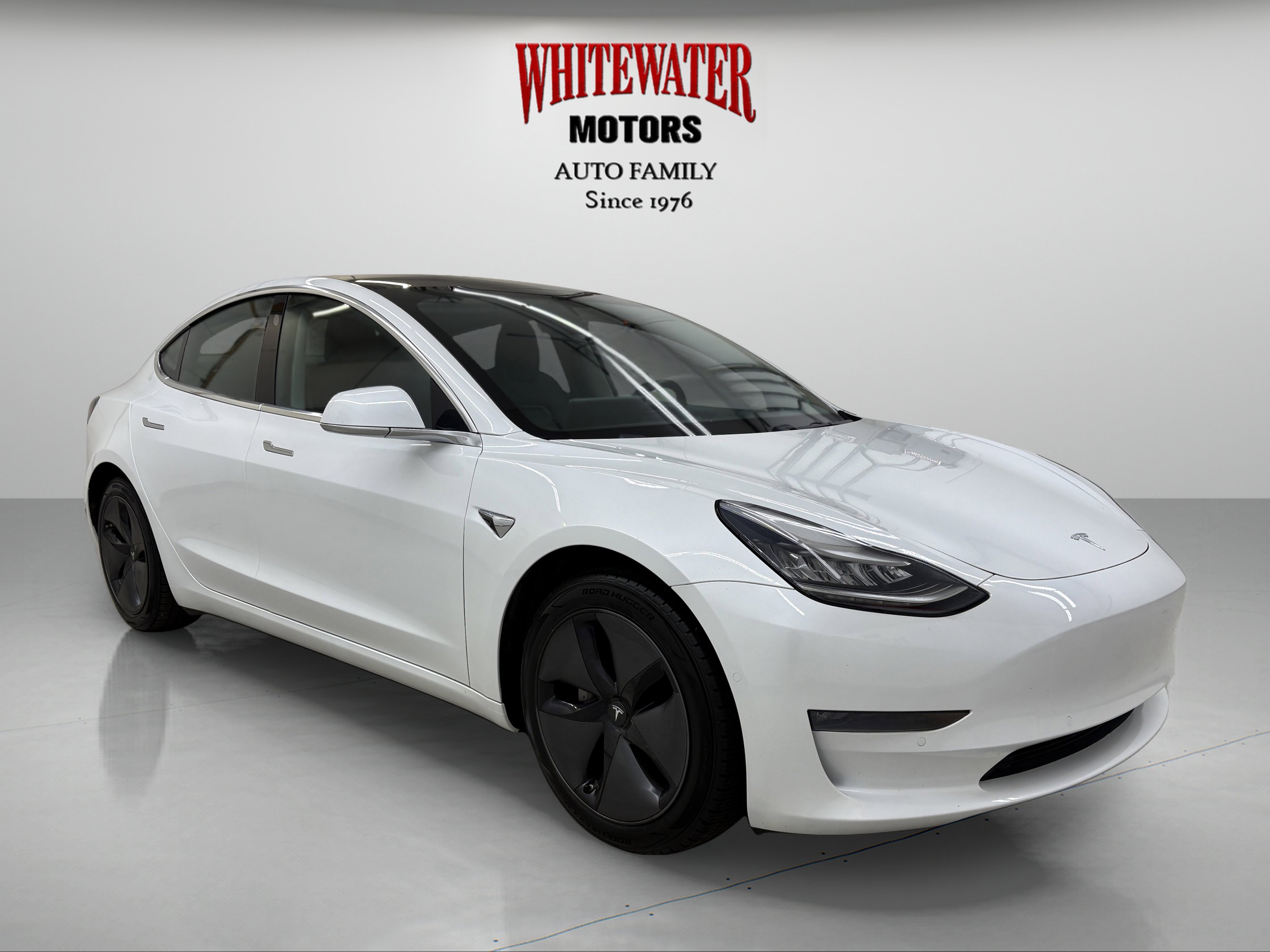 Used 2019 Tesla Model 3 Standard Range Plus image 5