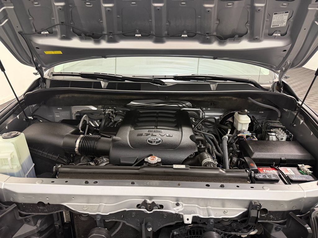 Used 2018 Toyota Sequoia SR5 AWD/4WD image 32