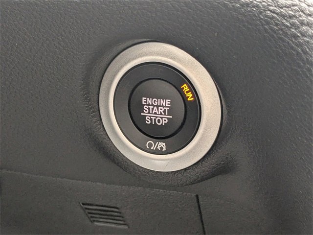 Used 2025 Chrysler Pacifica Select image 26