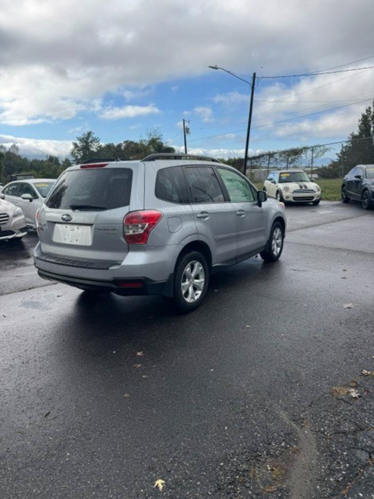 Used 2015 Subaru Forester 2.5i Premium w/ All-Weather Package AWD/4WD image 4