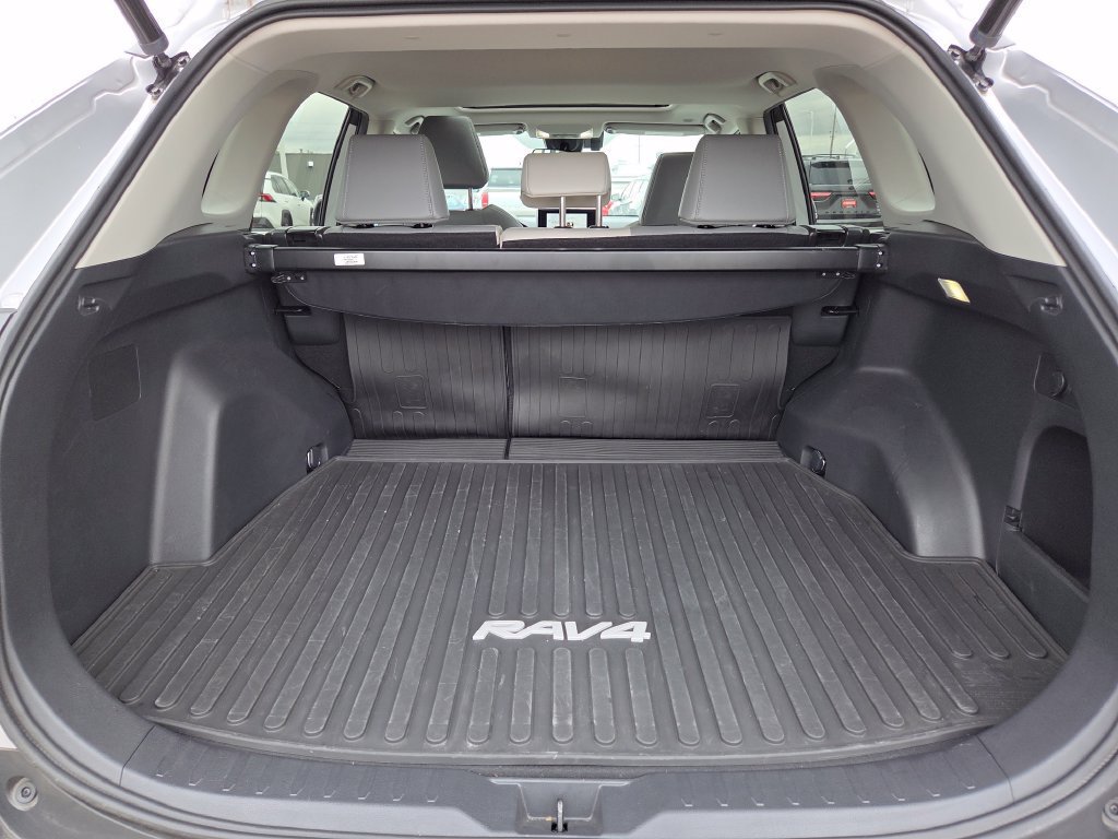 Used 2023 Toyota RAV4 XLE Premium AWD/4WD image 28