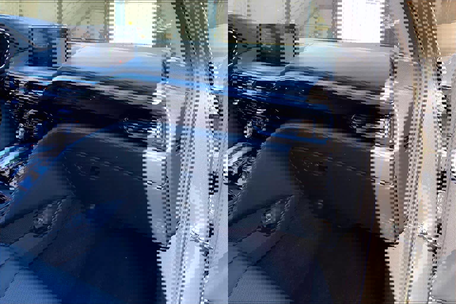 Certified 2024 Acura MDX w/Technology Package image 18