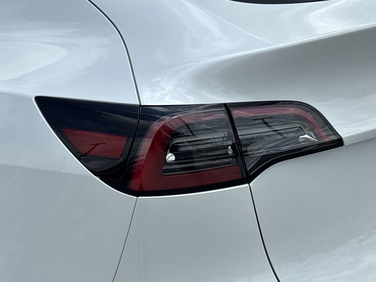 Used 2024 Tesla Model Y 2WD image 7