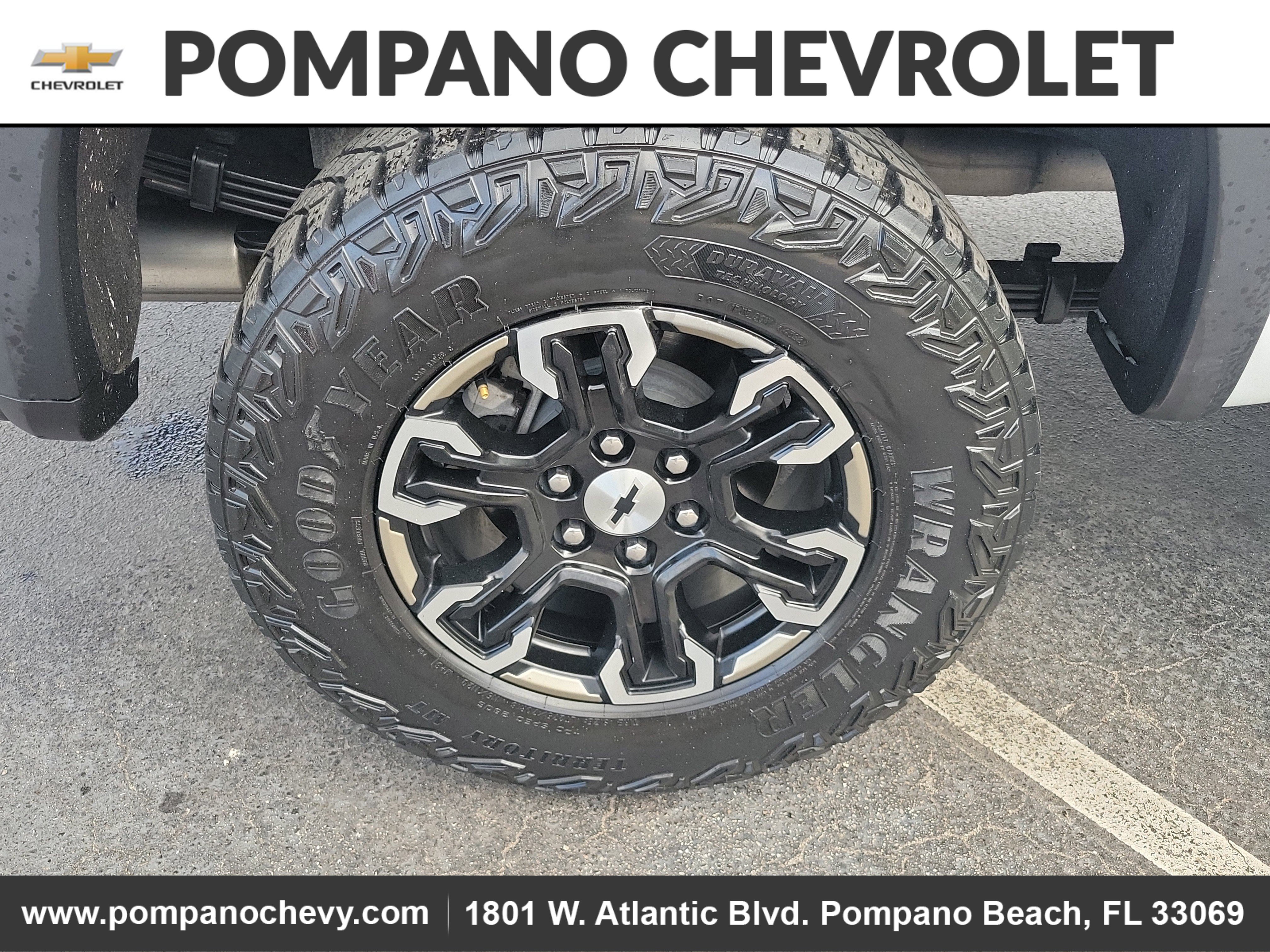 Used 2023 Chevrolet Silverado 1500 ZR2 image 9