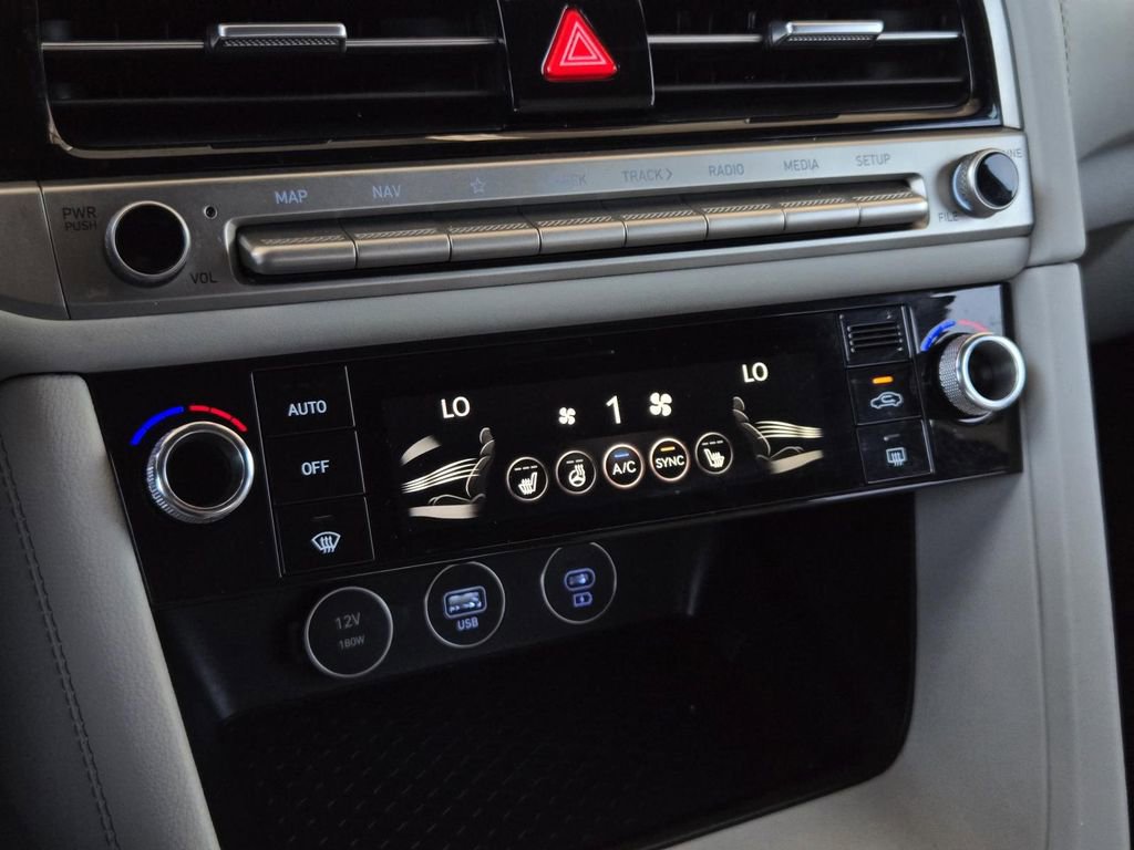 Used 2025 Genesis G70 2.5T AWD/4WD image 20