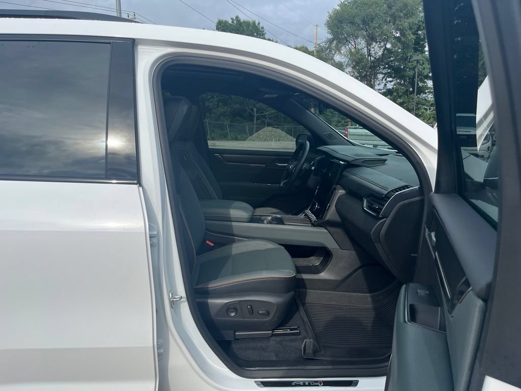 Used 2024 GMC Acadia AT4 w/ Luxury Package AWD/4WD image 39
