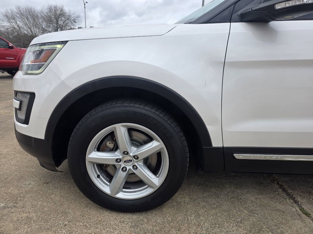 Used 2017 Ford Explorer XLT w/ Equipment Group 202A image 10