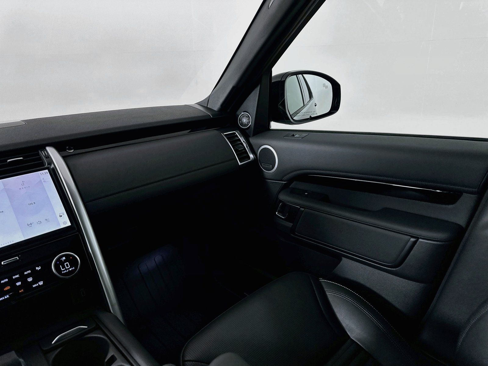 New 2026 Land Rover Discovery S AWD/4WD image 23