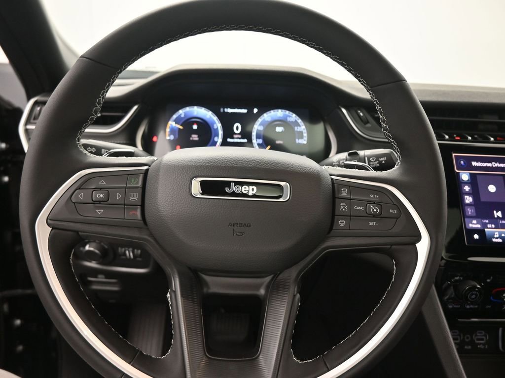 New 2025 Jeep Grand Cherokee Altitude image 2