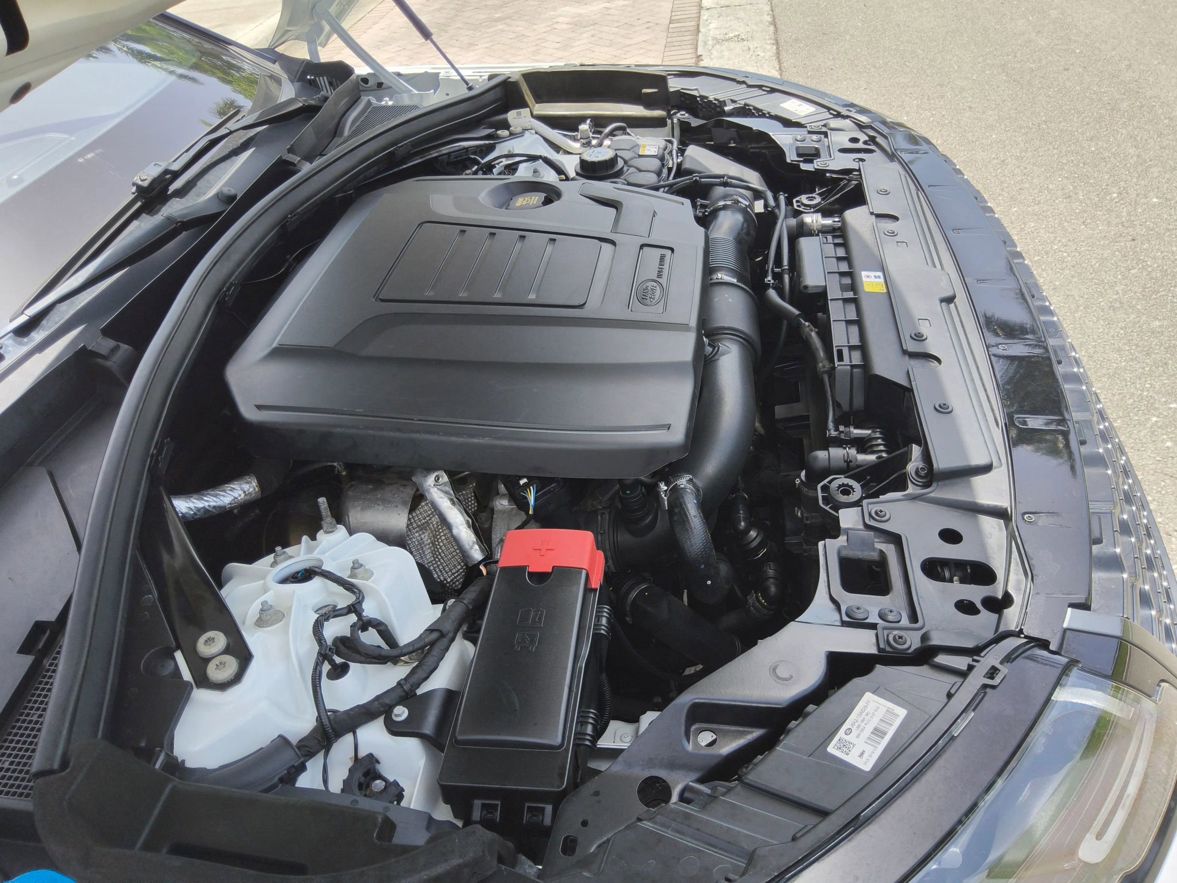 Used 2019 Land Rover Range Rover Velar R-Dynamic SE image 36