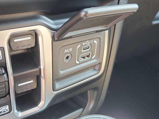 Used 2023 Jeep Wrangler Unlimited Sahara w/ Cold Weather Group AWD/4WD image 20