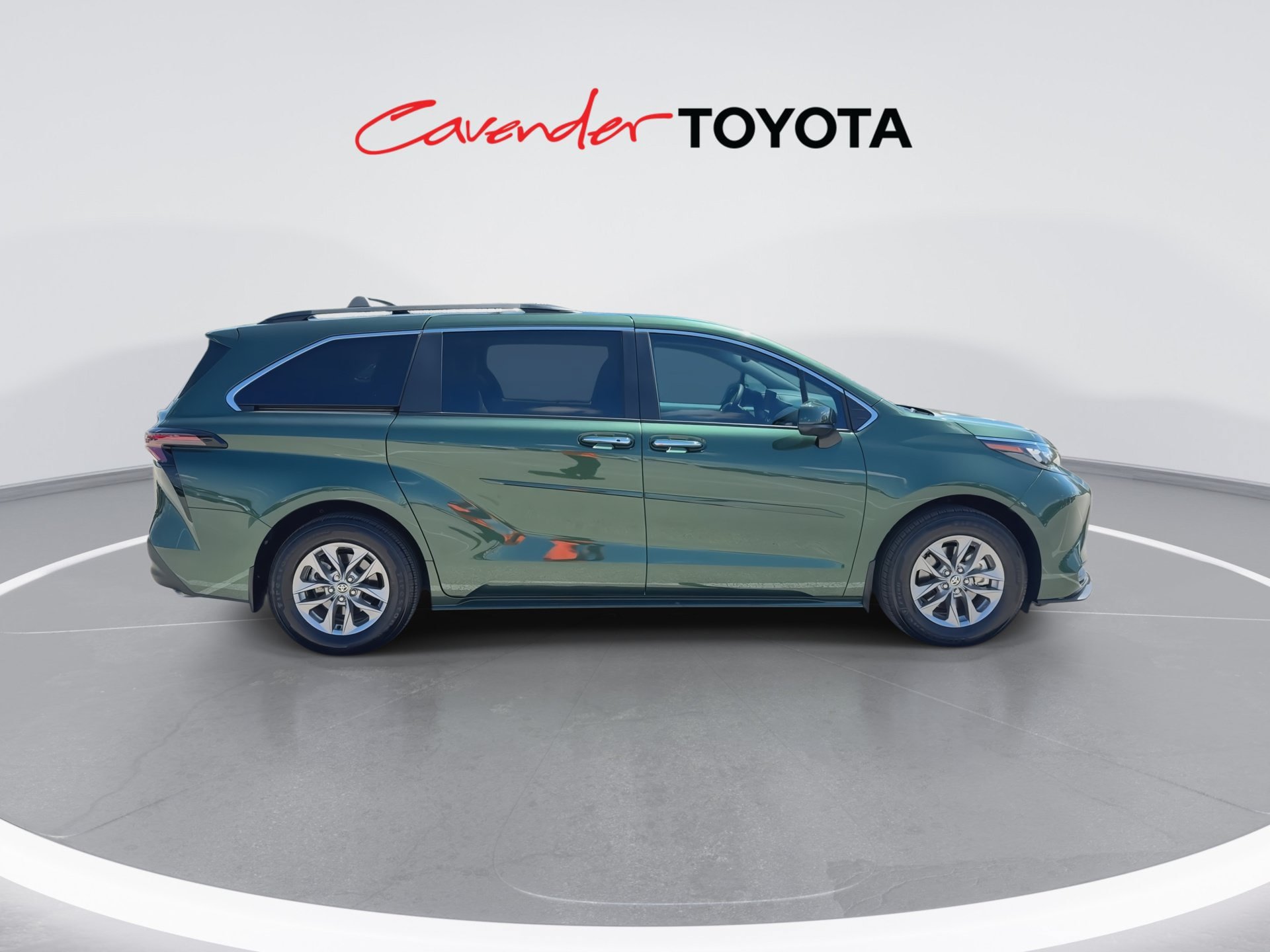 Used 2026 Toyota Sienna XLE FWD image 9