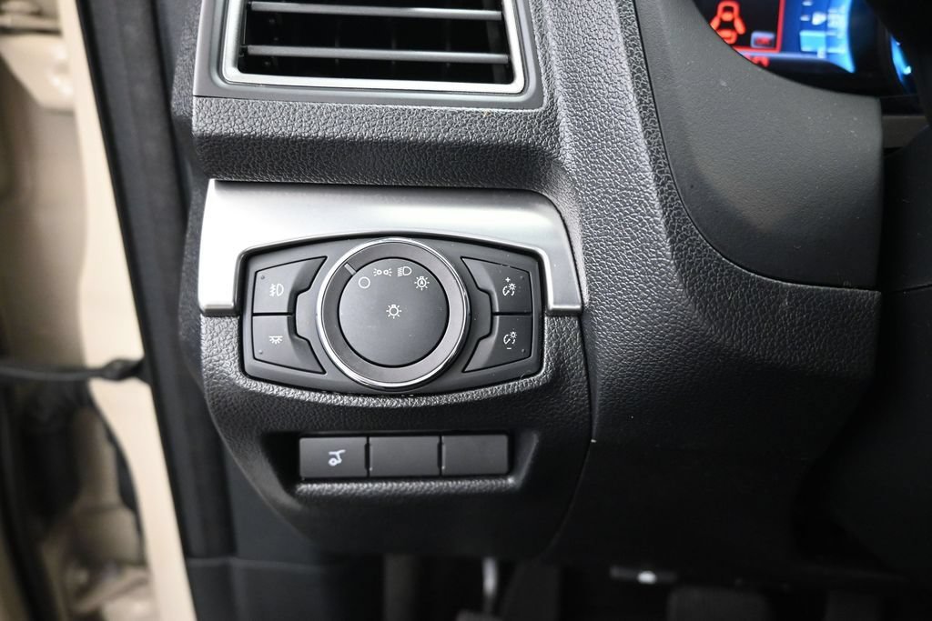 Certified 2018 Ford Explorer XLT w/ Equipment Group 201A FWD image 21