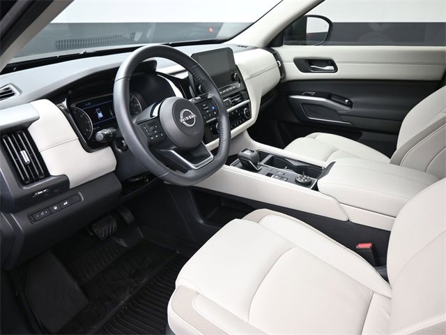 Certified 2025 Nissan Pathfinder SL image 18