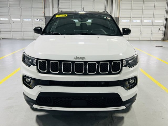 Used 2024 Jeep Compass Limited image 12
