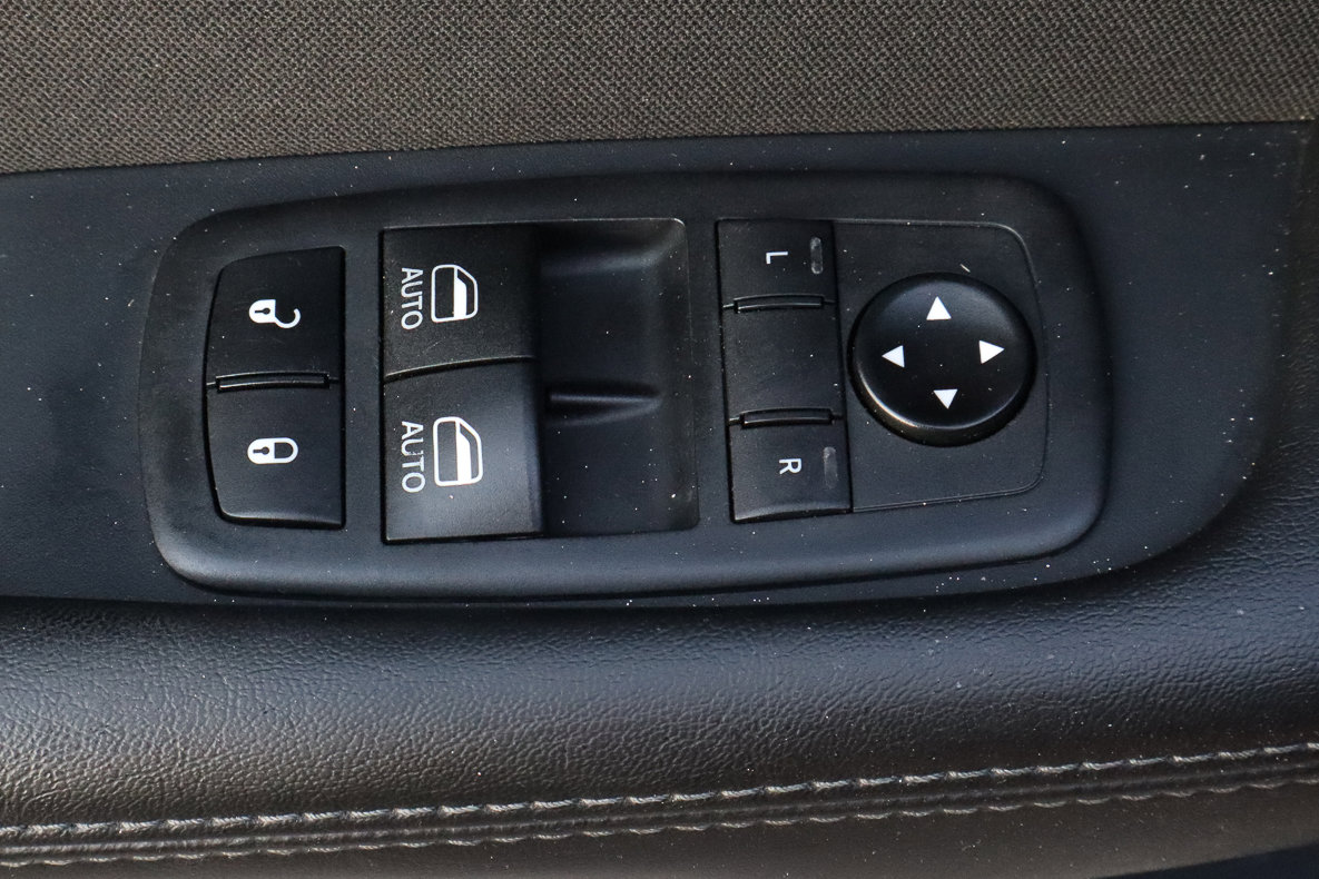 Used 2019 Dodge Challenger SXT image 14