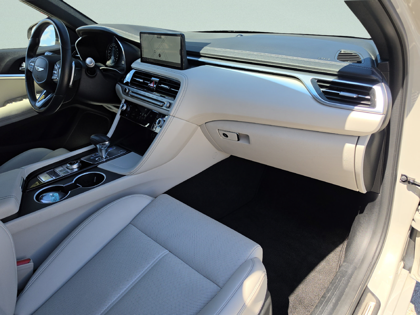 Used 2025 Genesis G70 2.5T RWD image 14