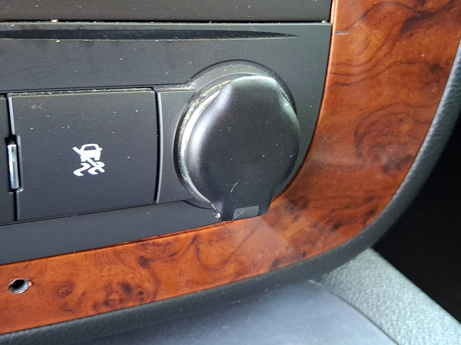 Used 2011 Chevrolet Suburban 2500 LT w/ Snow Plow Prep Package image 25