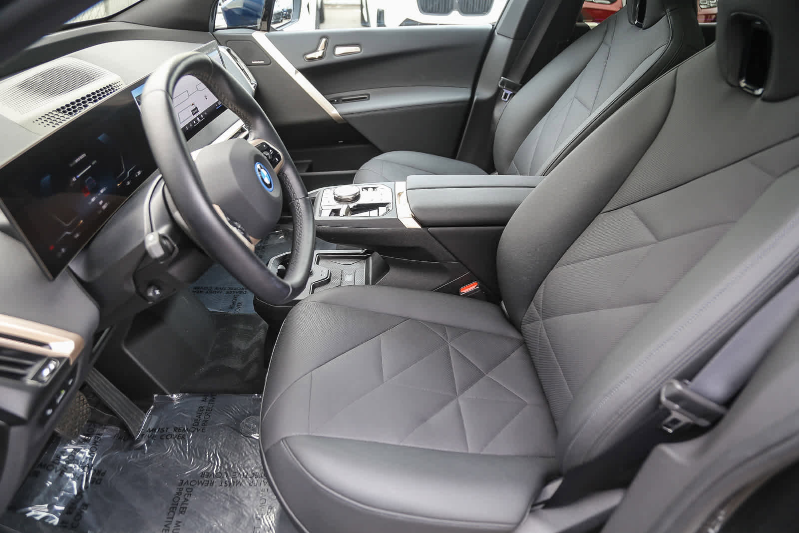 Used 2025 BMW iX xDrive50 w/ Premium Package image 13