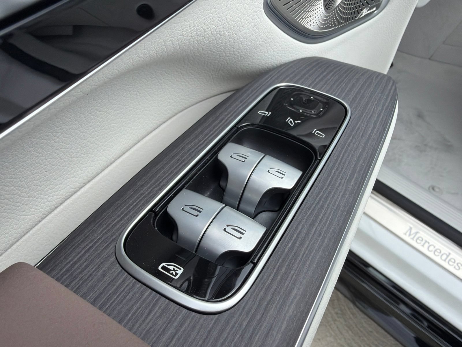 New 2027 Mercedes-Benz EQS 400 4MATIC SUV image 17