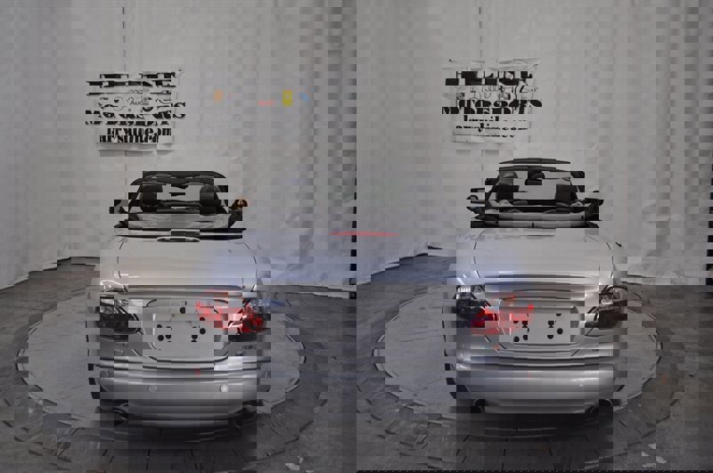 Used 2004 Jaguar XKR Convertible image 4