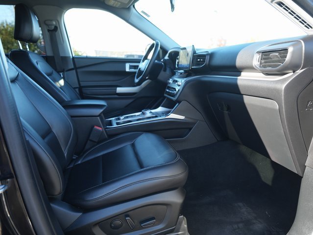 Used 2022 Ford Explorer XLT w/ Equipment Group 202A image 8
