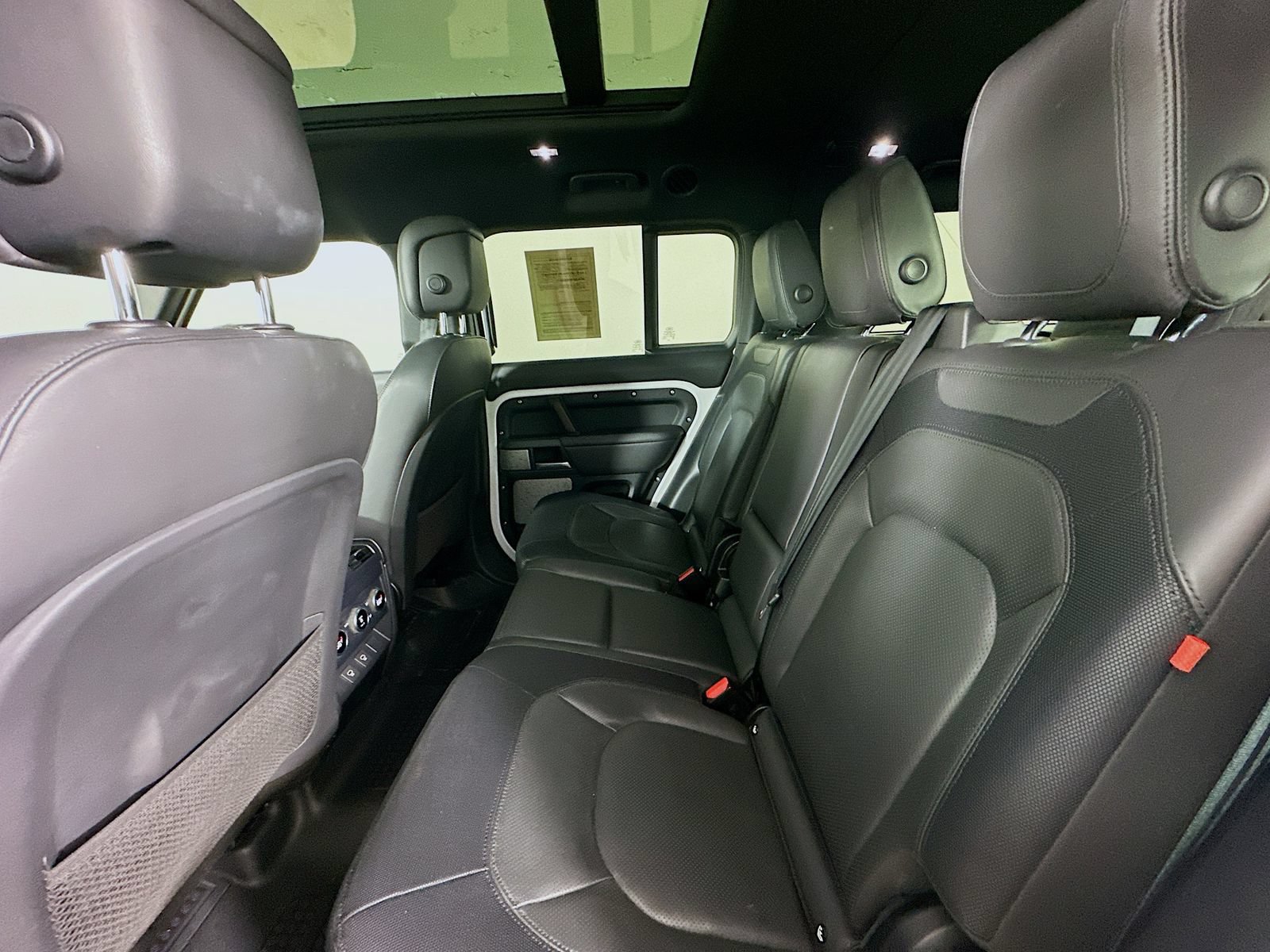 Used 2024 Land Rover Defender 130 X-Dynamic SE AWD/4WD image 36