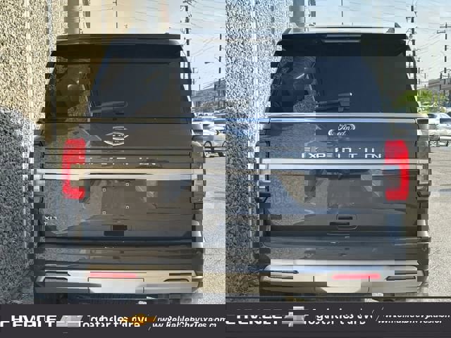 Used 2022 Ford Expedition XLT image 4