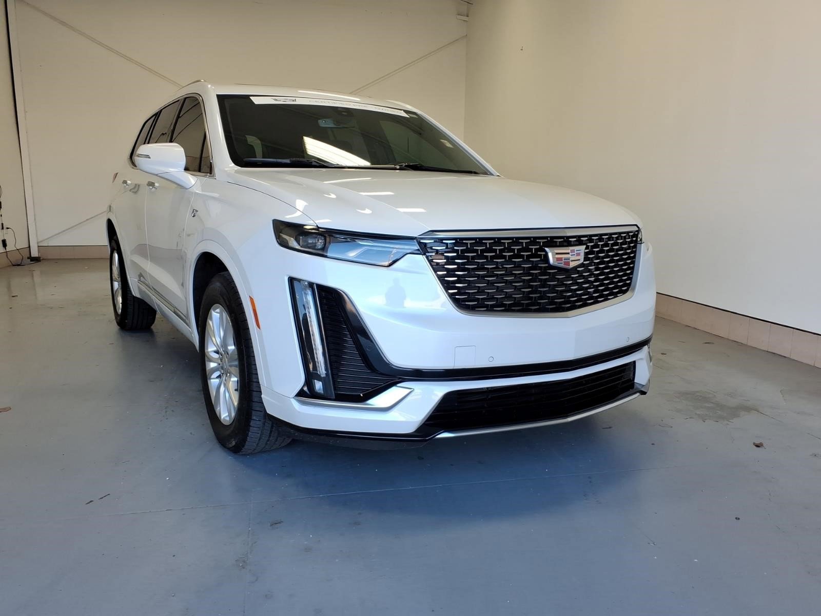 Certified 2023 Cadillac XT6 Luxury w/ LPO, Floor Liner Package AWD/4WD image 1