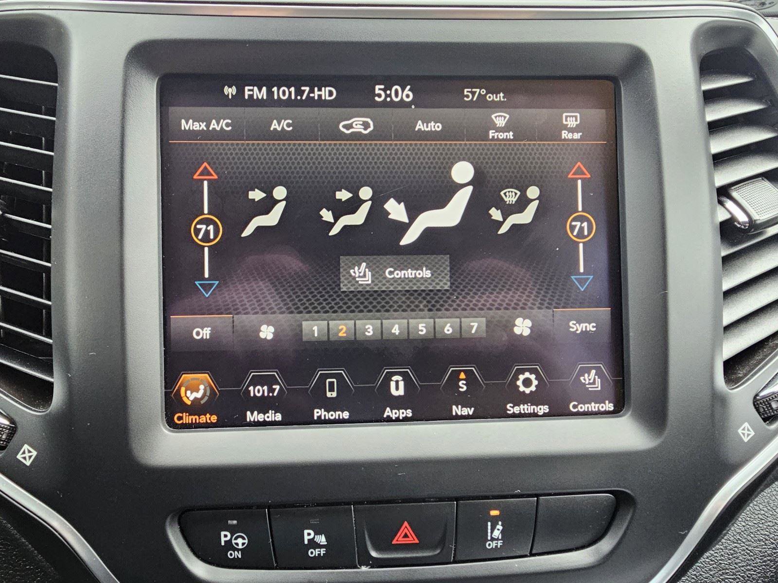 Used 2023 Jeep Cherokee Altitude Lux image 27